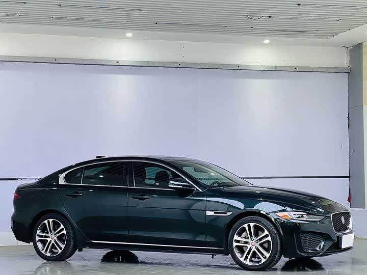 Фото 3 - Jaguar XE L