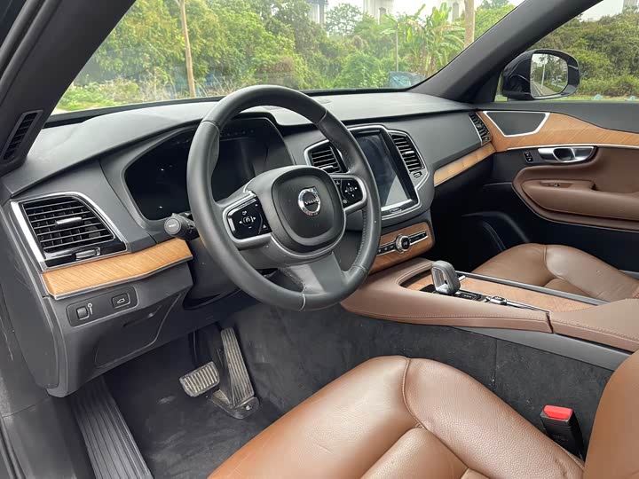 Фото 7 - Volvo XC90