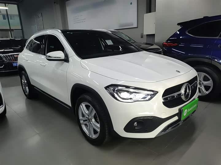 Фото 4 - Mercedes-Benz GLA-Class