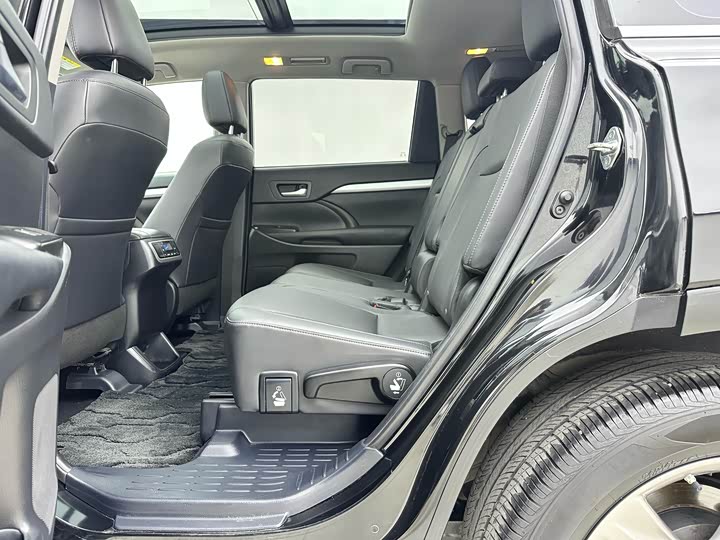 Фото 7 - Toyota Highlander