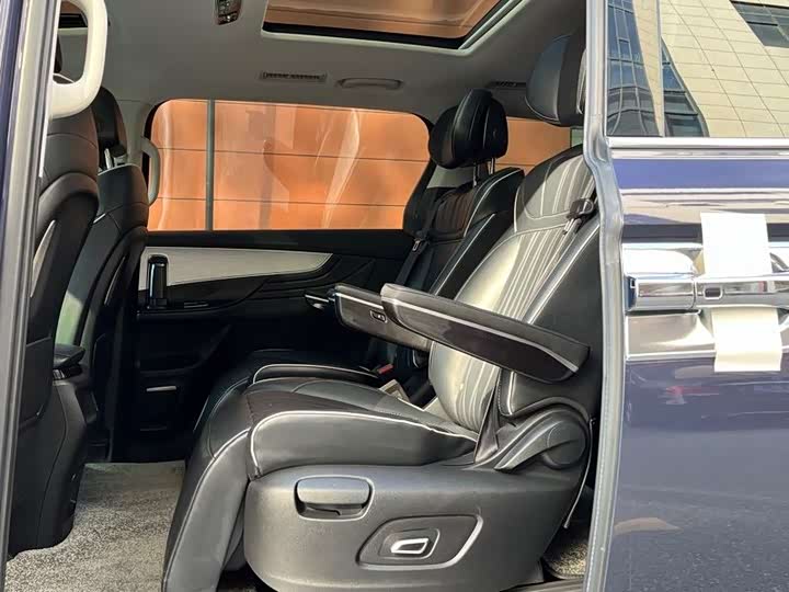 Фото 6 - Roewe iMax 8