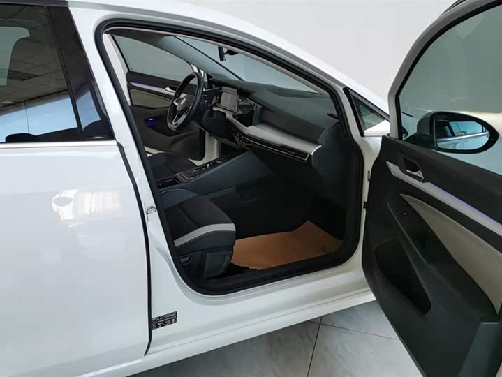 Фото 8 - Volkswagen Golf