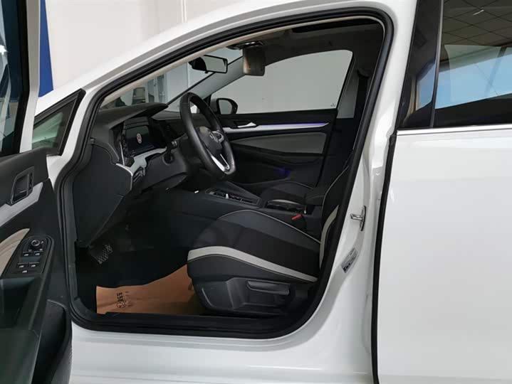 Фото 9 - Volkswagen Golf