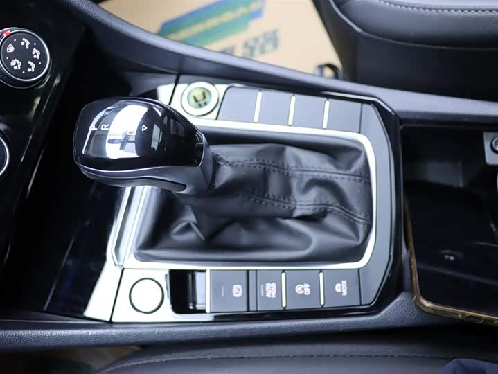 Фото 9 - Volkswagen Sagitar L