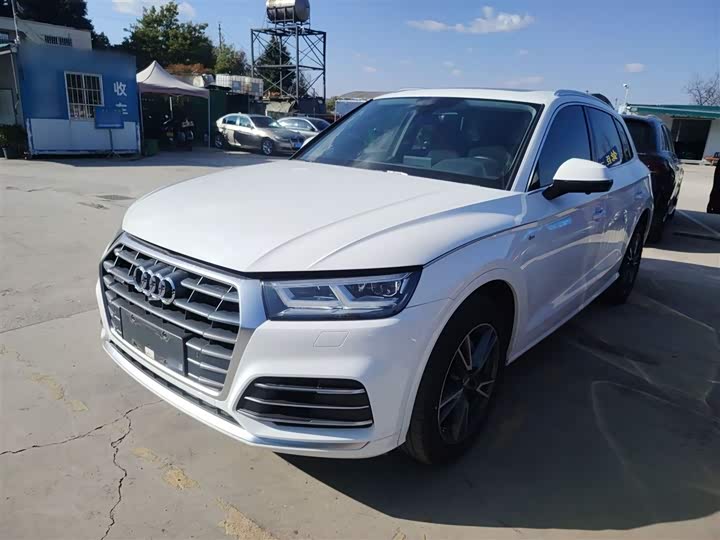 Фото 1 - Audi Q5L