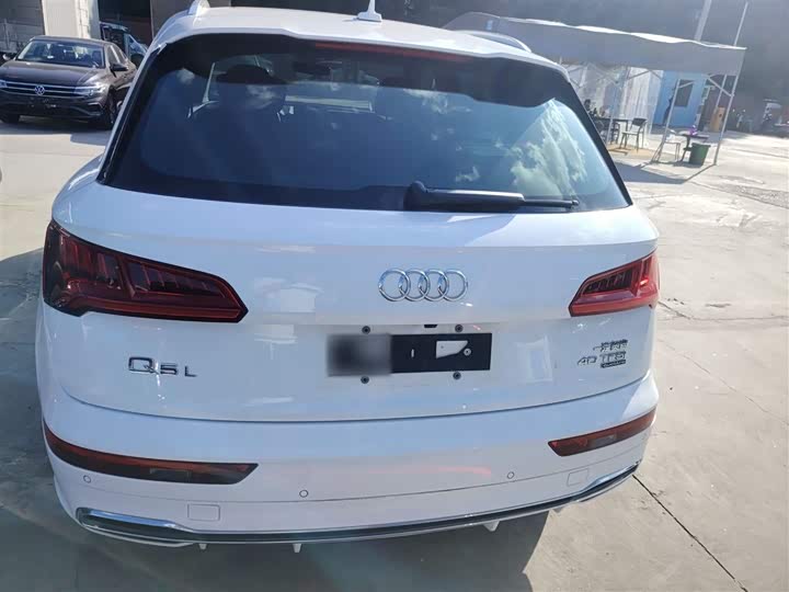 Фото 6 - Audi Q5L