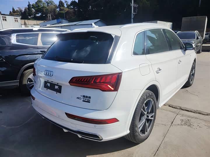 Фото 7 - Audi Q5L