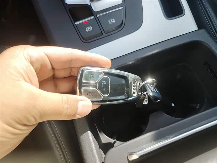 Фото 9 - Audi Q5L