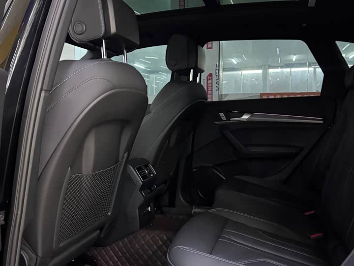 Фото 5 - Audi Q5L