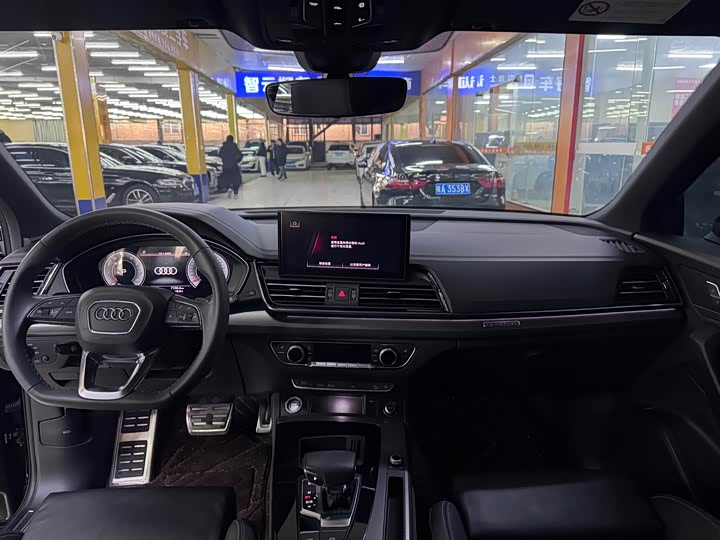 Фото 6 - Audi Q5L