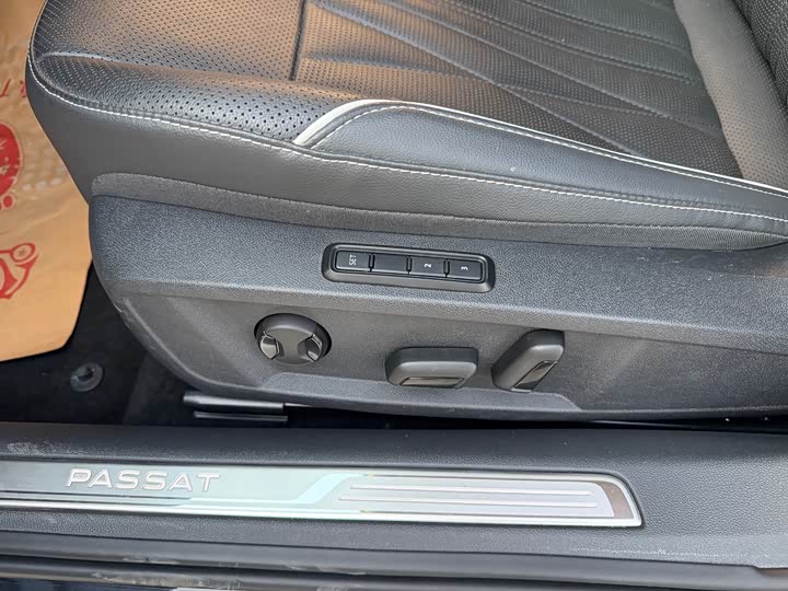 Фото 8 - Volkswagen Passat