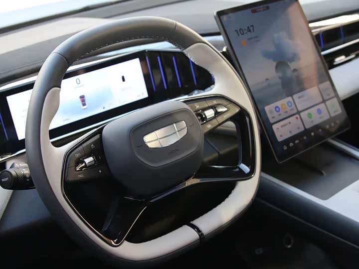 Фото 5 - Geely Atlas L