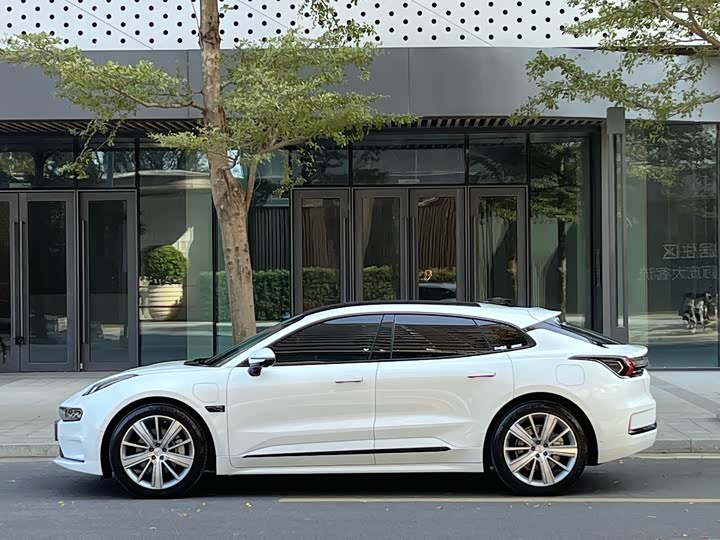 Фото 9 - Zeekr 001