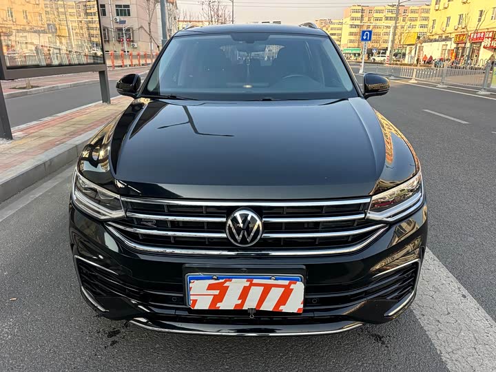 Фото 2 - Volkswagen Tiguan L Pro