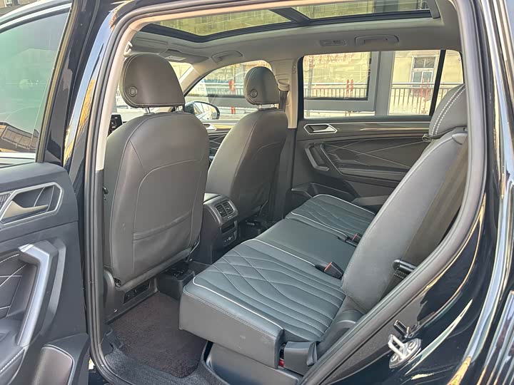 Фото 8 - Volkswagen Tiguan L Pro