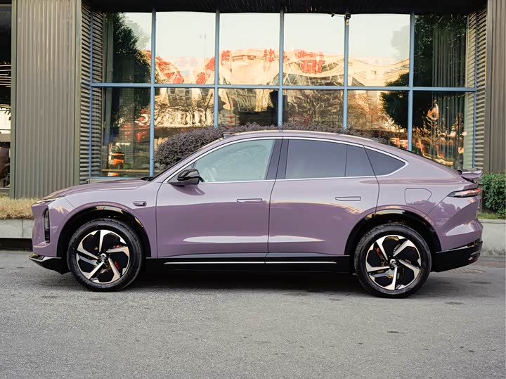 Фото 3 - Nio EC6