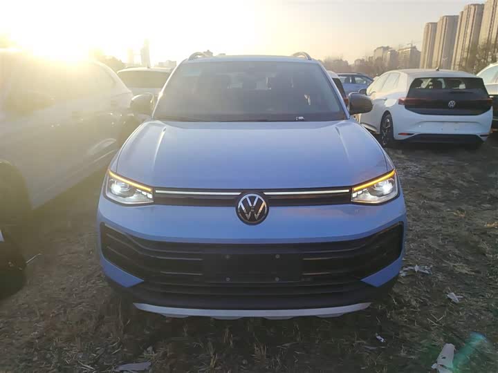 Фото 3 - Volkswagen Tharu