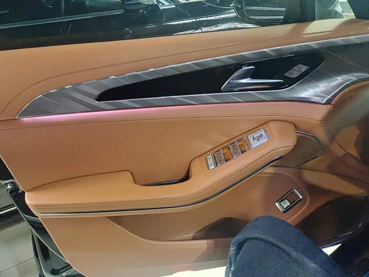 Фото 7 - Hongqi H9