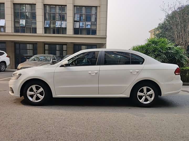 Фото 7 - Volkswagen Lavida