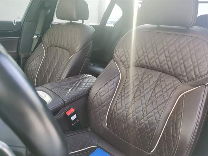 Фото 8 - BMW 7 Series