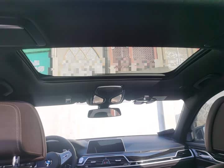 Фото 9 - BMW 7 Series