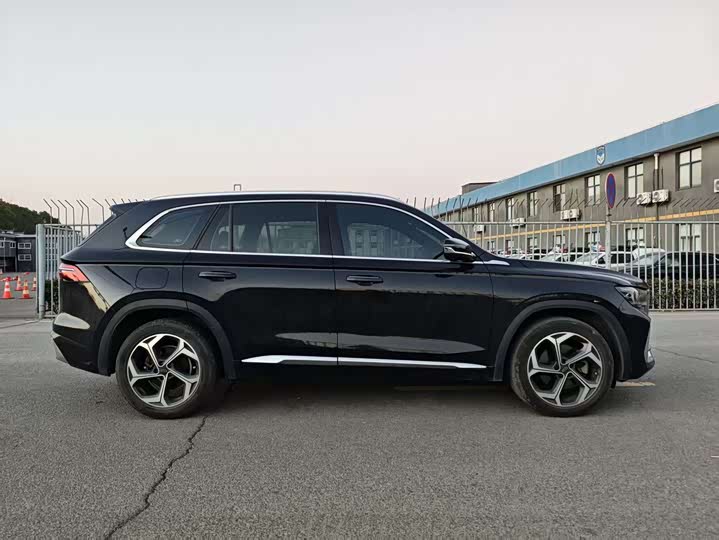 Фото 9 - Geely Monjaro