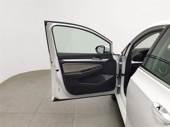 Фото 8 - Volkswagen Golf