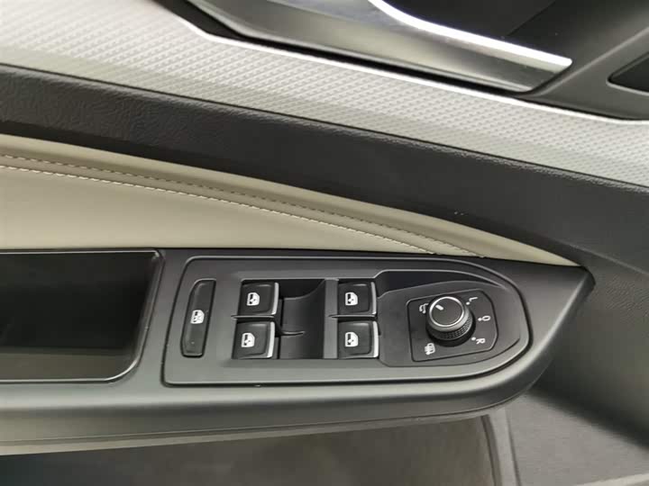 Фото 9 - Volkswagen Golf