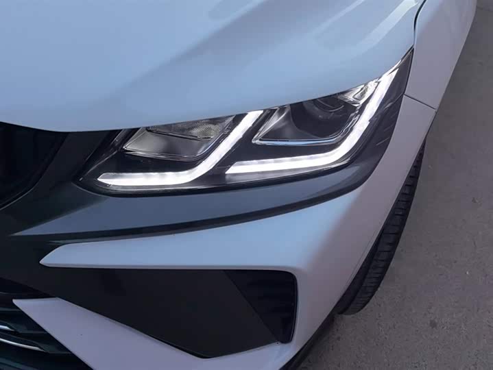 Фото 4 - Geely Coolray