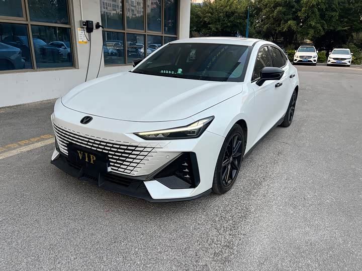 Фото 1 - Changan UNI-V