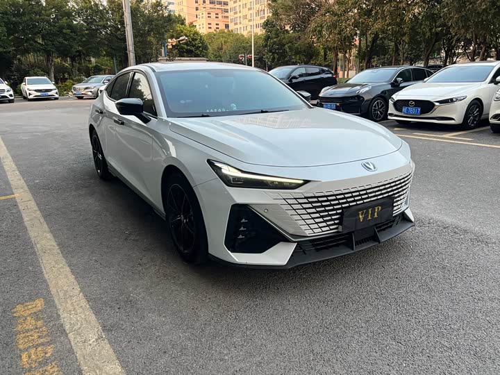 Фото 3 - Changan UNI-V