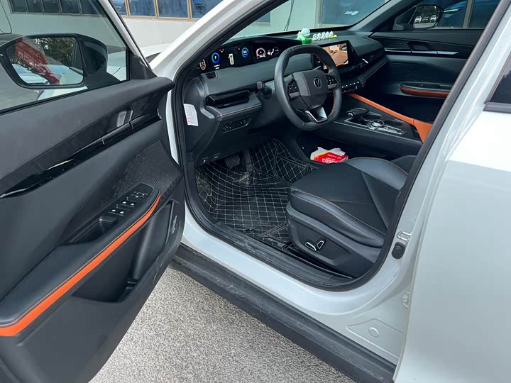 Фото 4 - Changan UNI-V