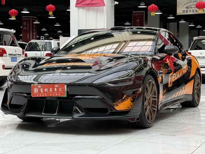 Фото 1 - Xiaomi SU7 Ultra