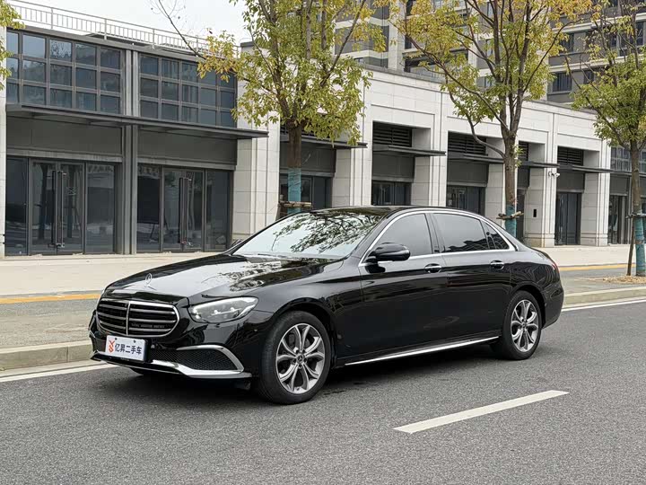 Фото 1 - Mercedes-Benz E-Class