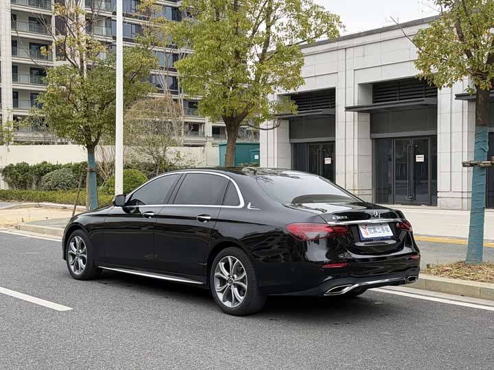 Фото 5 - Mercedes-Benz E-Class