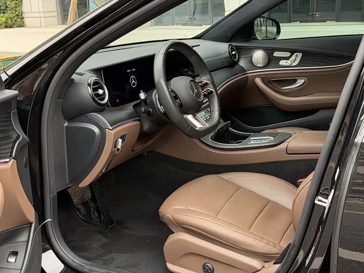 Фото 6 - Mercedes-Benz E-Class