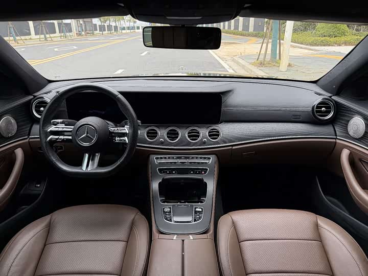 Фото 9 - Mercedes-Benz E-Class