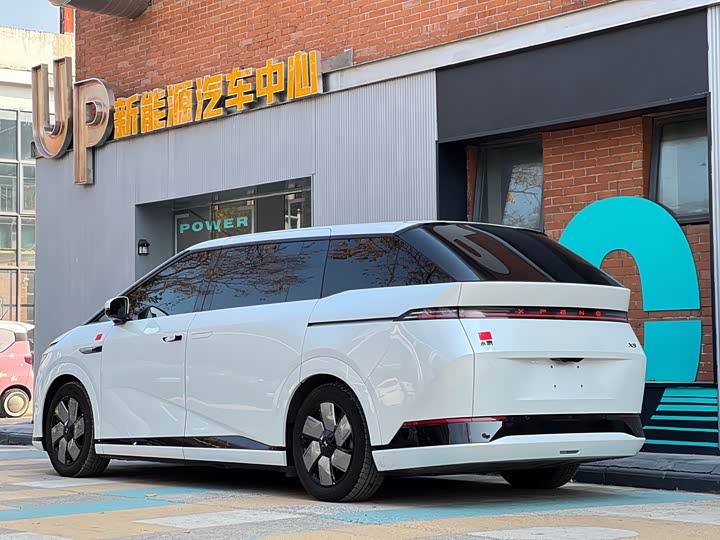 Фото 2 - XPeng X9