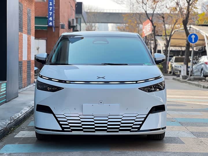 Фото 3 - XPeng X9