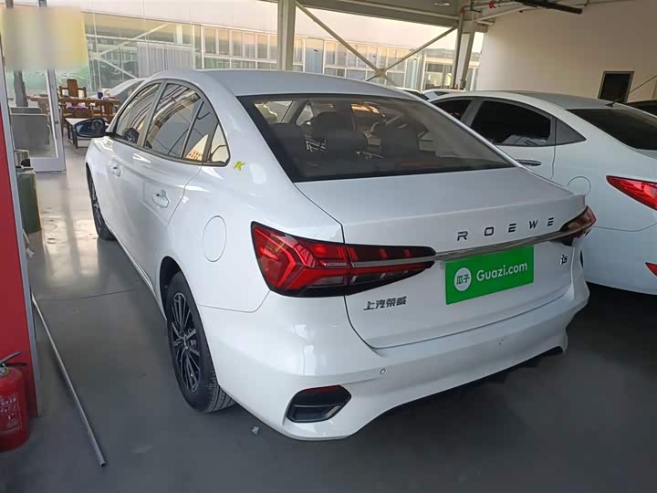 Фото 5 - Roewe i5