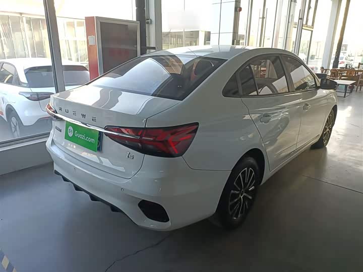 Фото 7 - Roewe i5