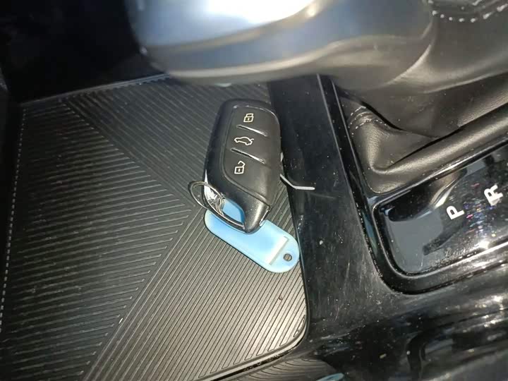 Фото 9 - Roewe i5