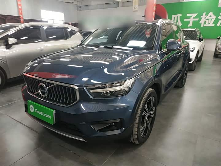 Фото 2 - Volvo XC40