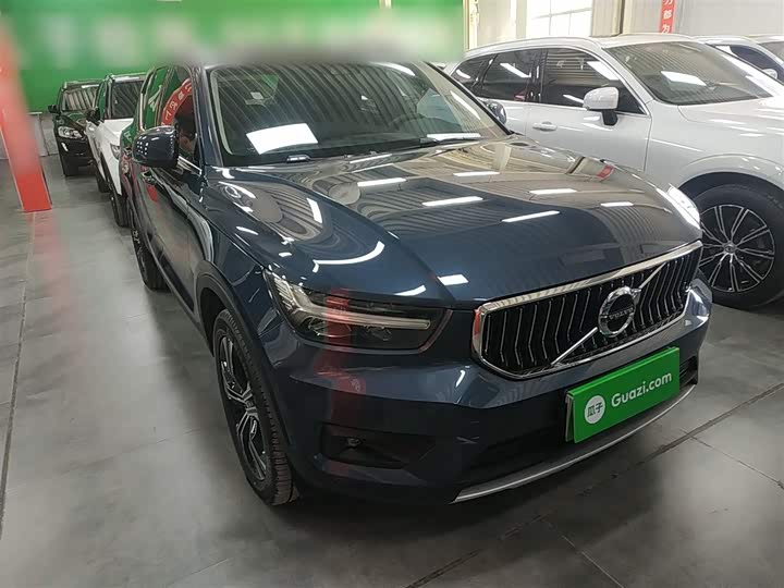 Фото 4 - Volvo XC40