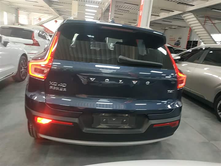 Фото 6 - Volvo XC40