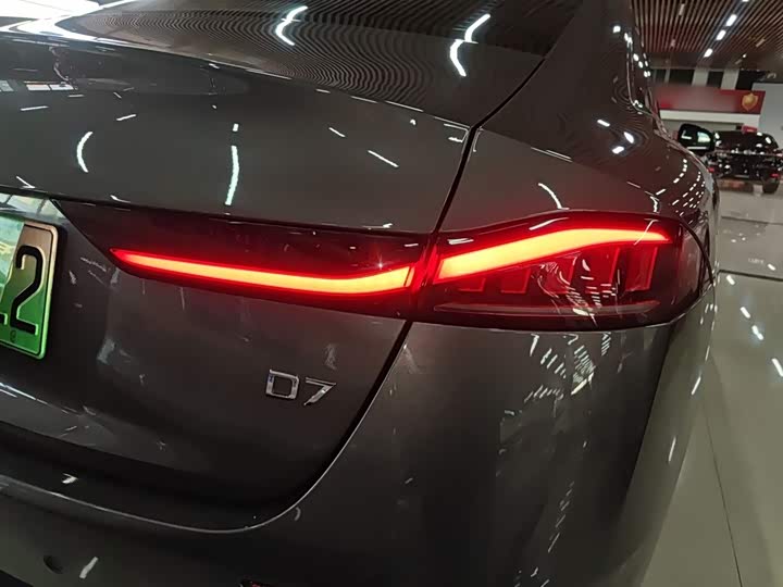 Фото 8 - Roewe D7