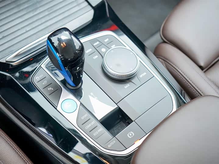 Фото 9 - BMW iX3