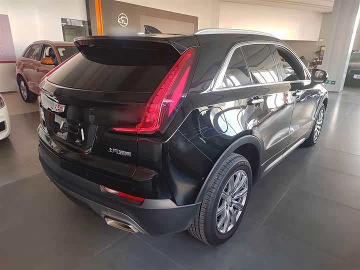 Фото 7 - Cadillac XT4