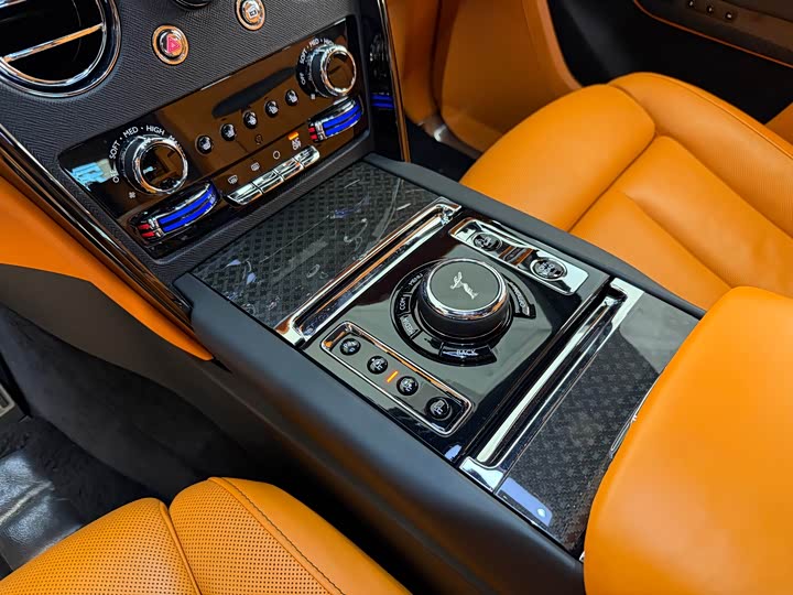 Фото 7 - Rolls-Royce Cullinan