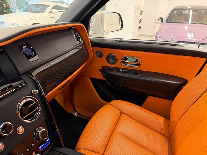 Фото 8 - Rolls-Royce Cullinan